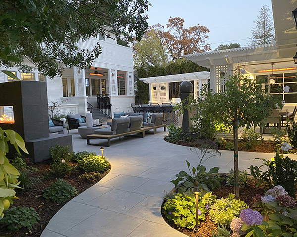 Gardners Landscaping won First Place for the Los Gatos Contemporary Entertaining